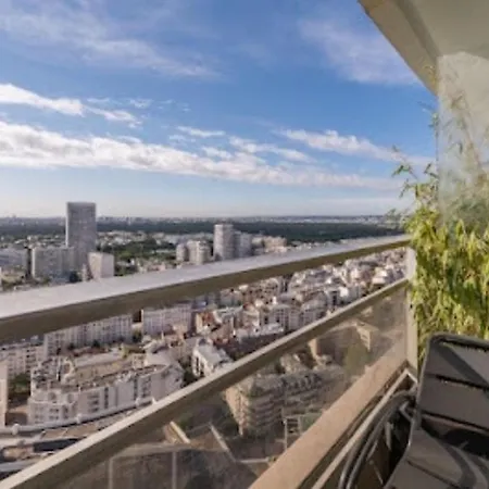 Cocon Design Et Cosy A La Defense, Vue Imprenable Sur Paris
